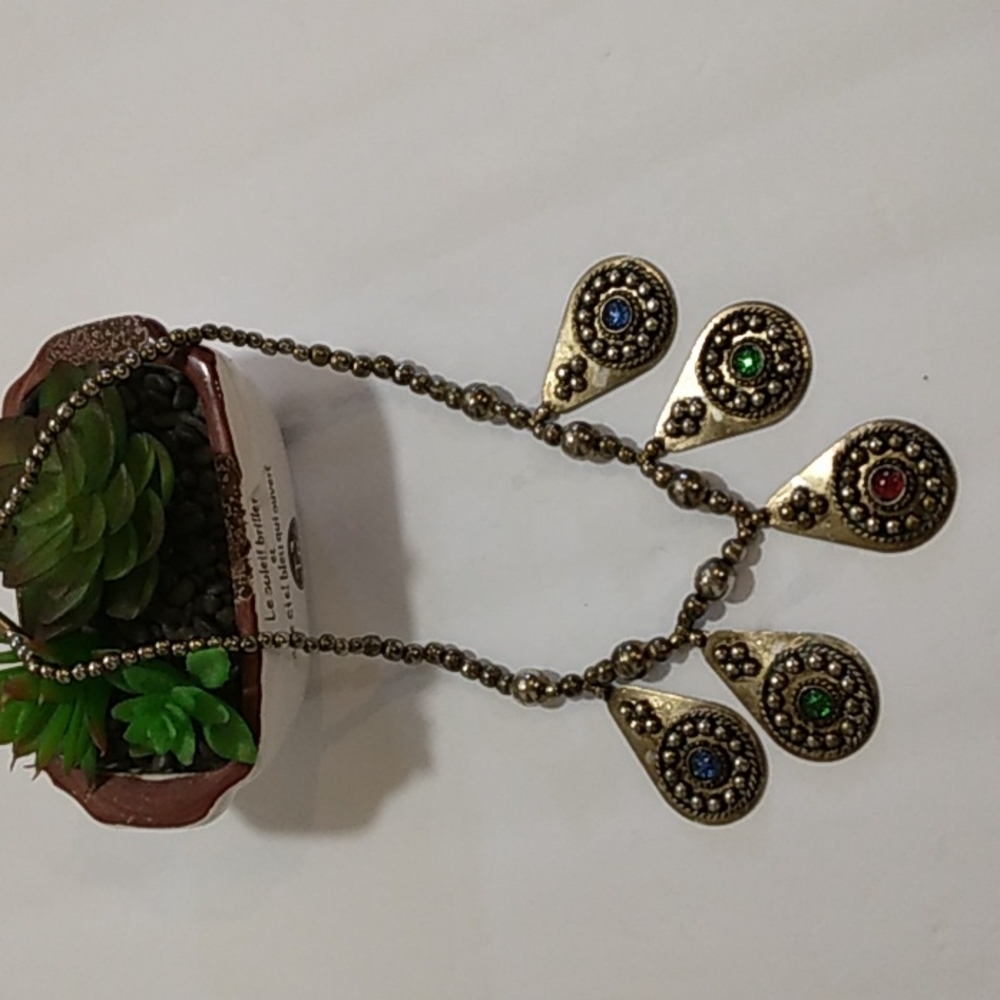 Vintage Unsigned  necklace